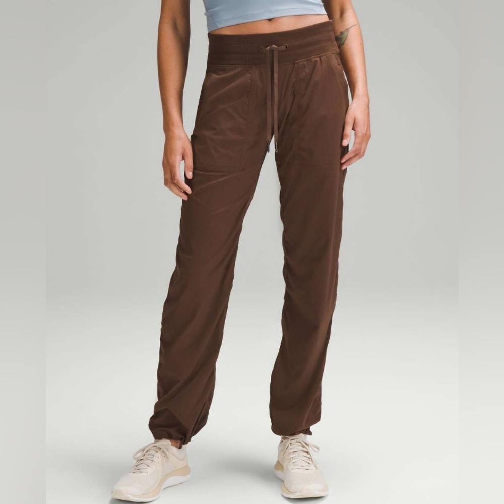 Lululemon sz 2 Dance Studio Mid-Rise Pant Full Length
Java Brown Pants‎ like new